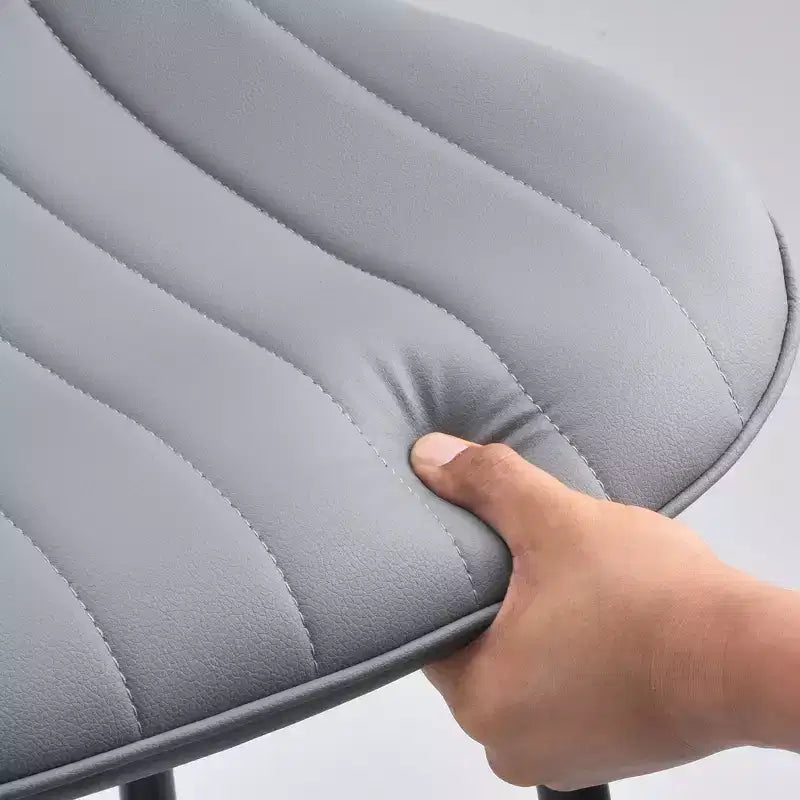Set di 2 sgabelli da bar girevoli in pelle PU ad altezza bancone con sedile ergonomico e base in metallo