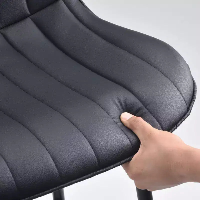 Set di 2 sgabelli da bar girevoli in pelle PU ad altezza bancone con sedile ergonomico e base in metallo