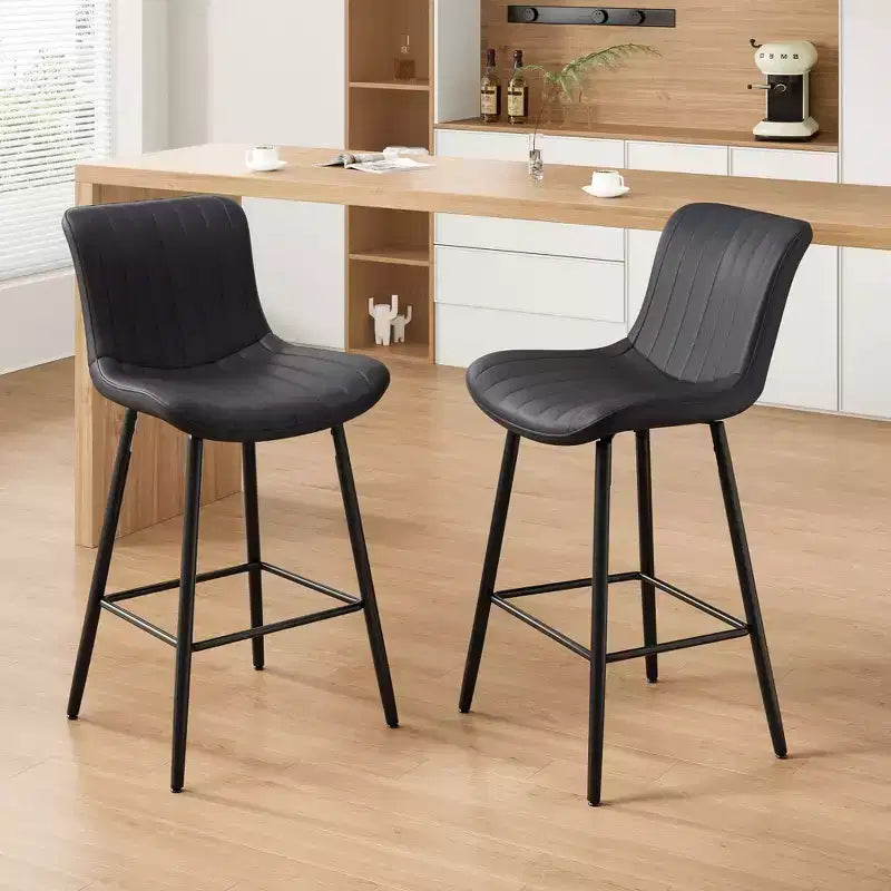 Set di 2 sgabelli da bar girevoli in pelle PU ad altezza bancone con sedile ergonomico e base in metallo
